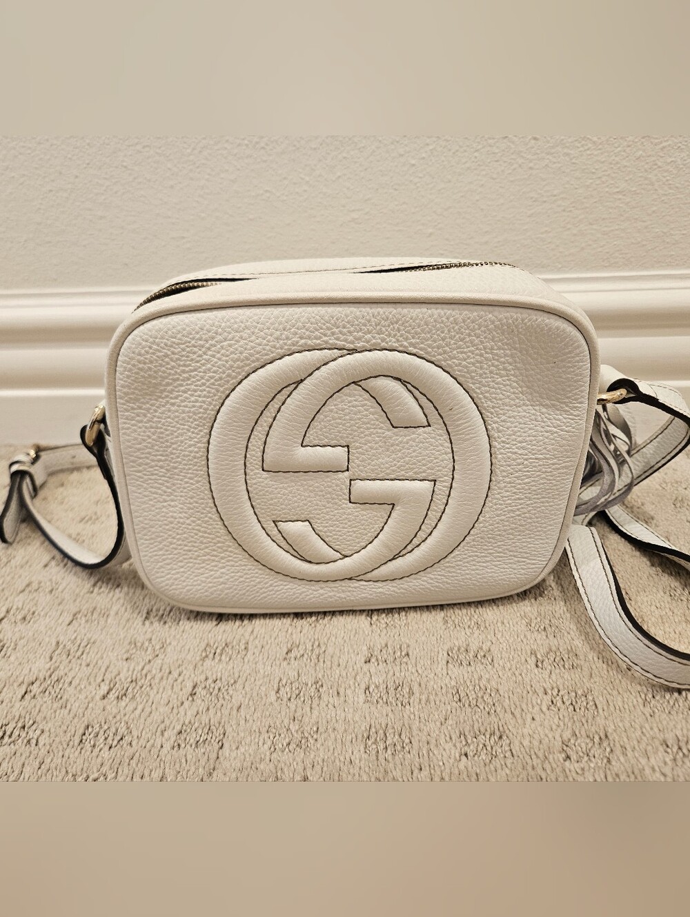 Gucci White Pebbled Leather Crossbody Camera Bag